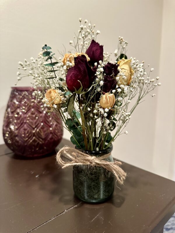 bud vase flower arrangement