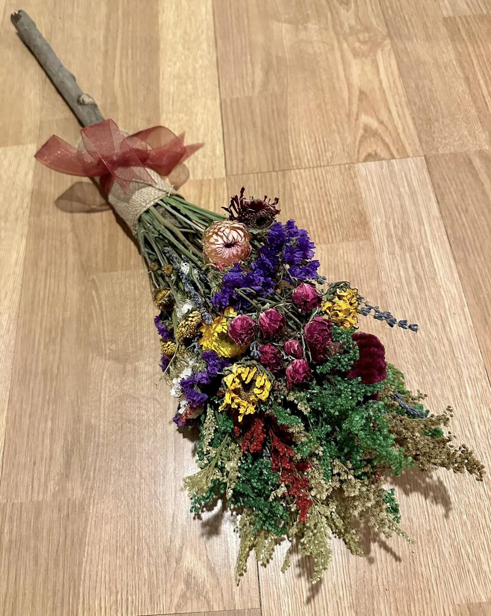 dried flower bouquet broom